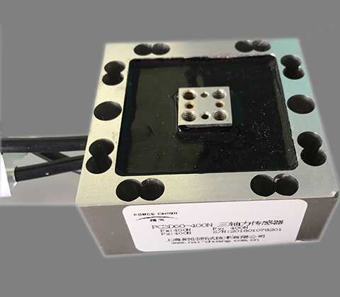 三軸力傳感器的精度和測(cè)量范圍是多少？